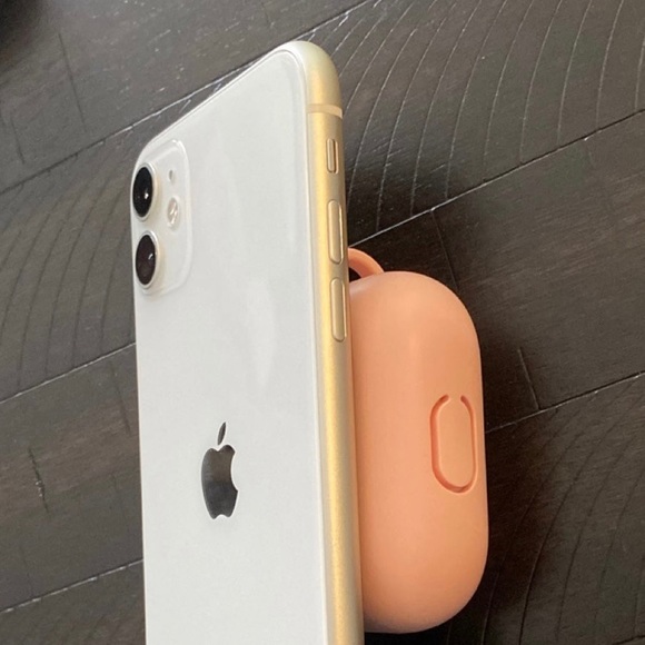 **SOLD**iPhone 11 64gb - Picture 5 of 9